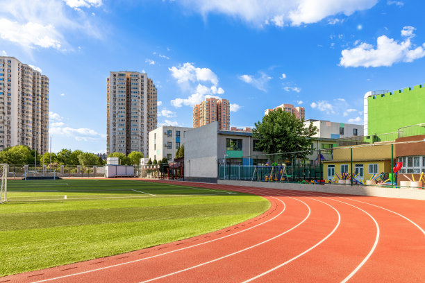 莱西沙土操场塑胶化改造 农村学校足球成绩提高