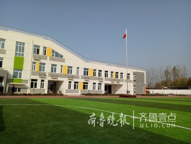 厉害！山东这俩地方给每个农村学校都建了塑胶操场(图3)