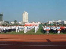 浙江瑞安一小学塑胶操场异味 多名学生流鼻血