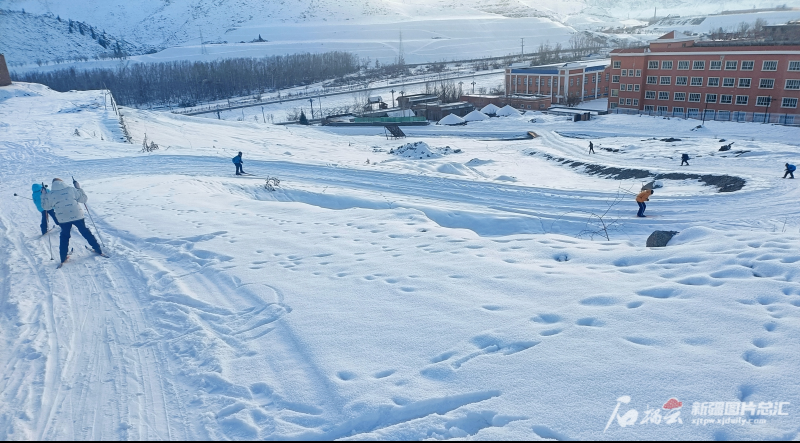 热雪沸腾 新疆这两个小镇的冰雪体育课还真有一套(图2)